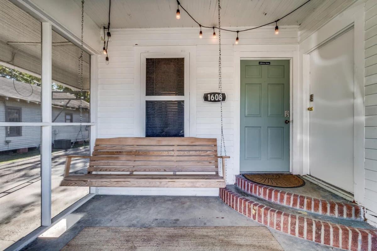 Spacious 4Br Retreat In The Heart Of Lafayette Extérieur photo